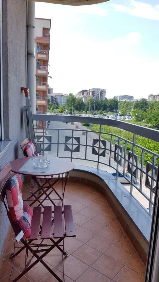 Cozy Home In Skopje Bagian luar foto